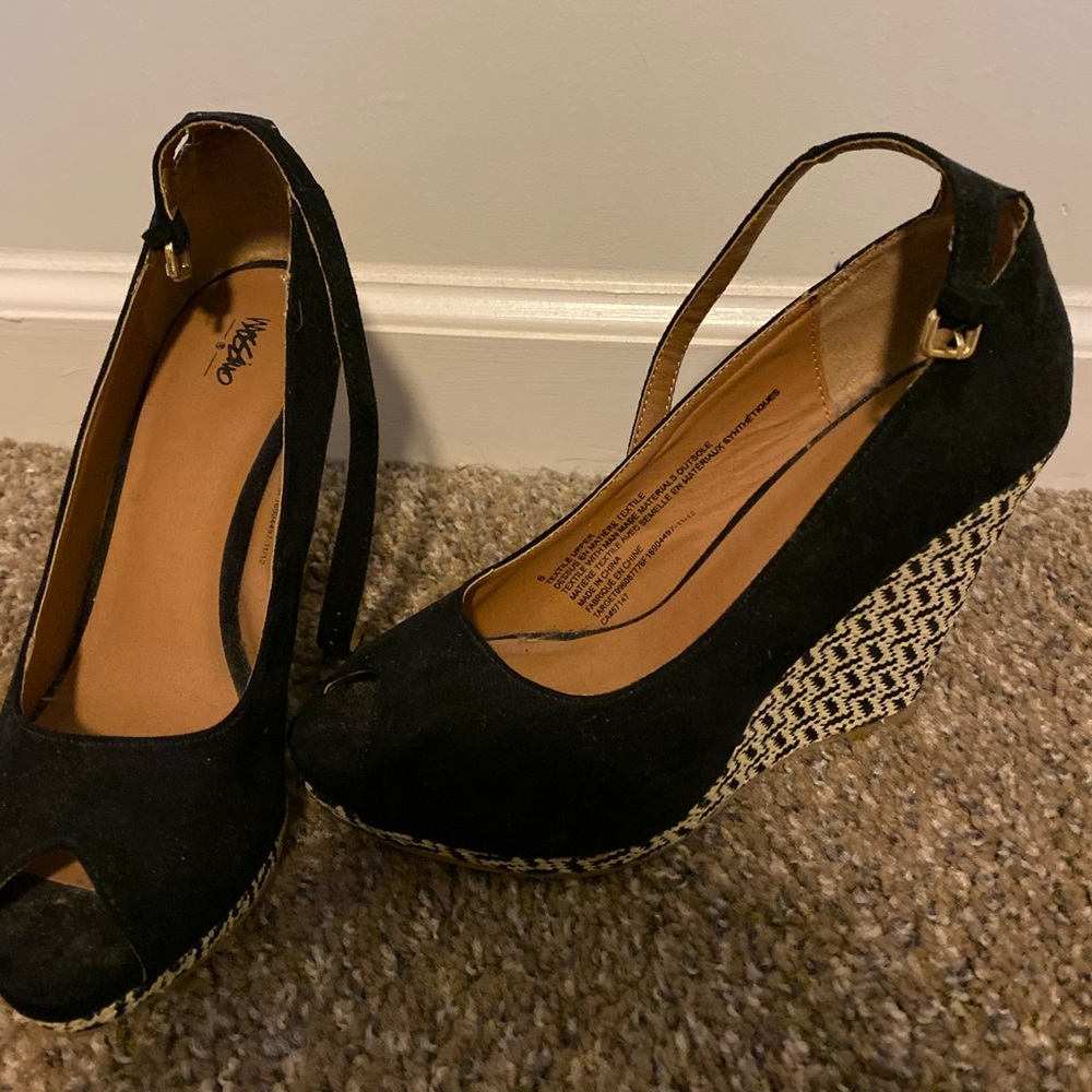 Shoes - Picture 2 of 3